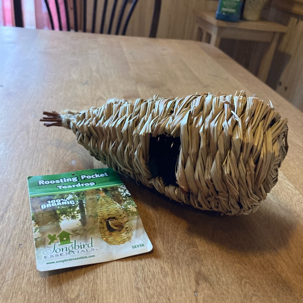 Songbird Essentials Hanging grass roosting pocket for small birds
